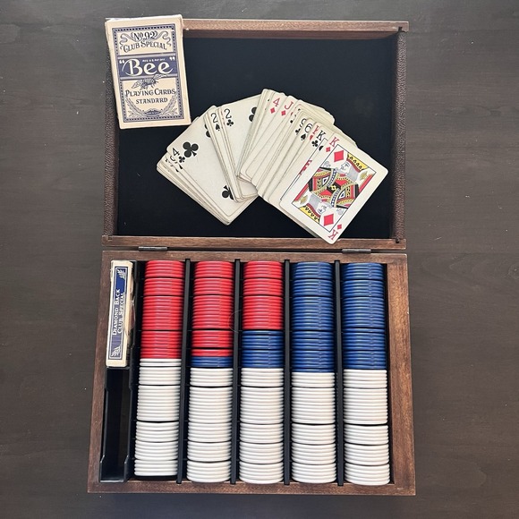 Travel Poker Chip‎ Set VTG Plastic Chips Wood Case Gambling Bee Cards Euchre MCM - Picture 1 of 14